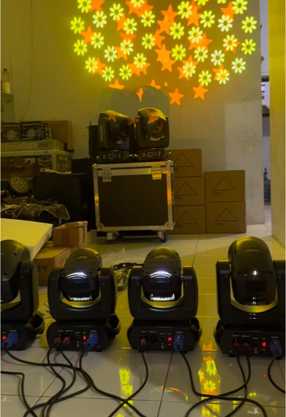 Test sebelum dikirim 100watt dan 150watt 4pcs  #zaffaudio #zfaudio #parathel #soundviral #fypシ #lighting #beam #beam100w #beam150w #movingbeam #soundsystem 