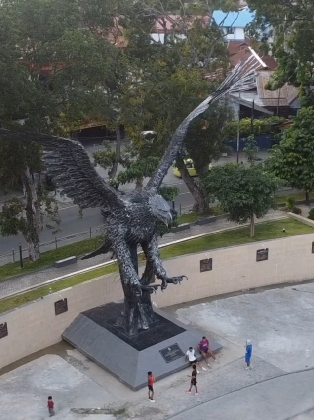 Patung Burung Garuda jadi daya tarik pengunjung Taman Nasional Palu #soalpalu #sulteng #fypシ 