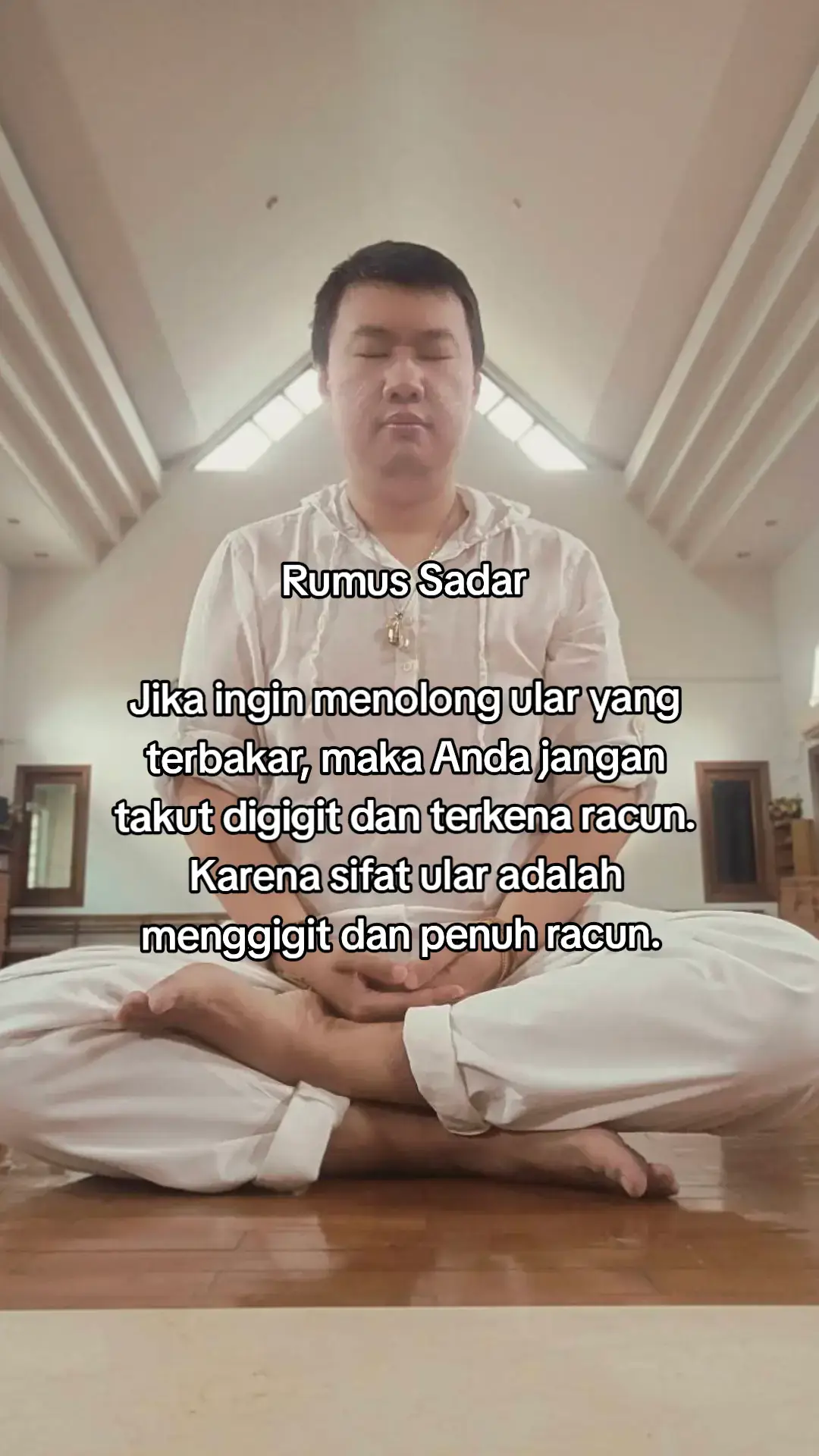 Rumus Sadar Jika ingin menolong ular yang terbakar, maka Anda jangan takut digigit dan terkena racun. Karena sifat ular adalah menggigit dan penuh racun.  #fyp #fypシ #fypシ゚viral🖤tiktok #foryou #foryoupage #foryourpage #lewatberanda #buddha #dhamma #sangha #buddhist #buddhist☸💫 #theravada #buddhatheravada #katabijak #katakatamotivasi #katakatabijak #katakata #selamatkan #makhlukhidup #ular #sadhu 