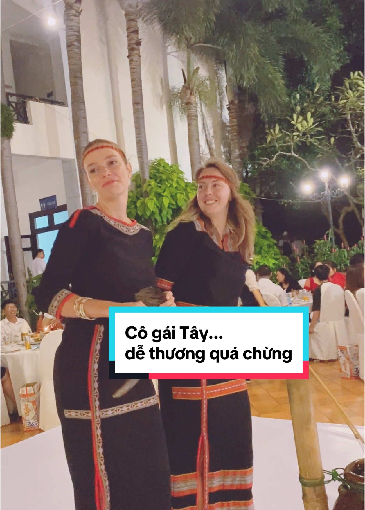 Dễ thương quá chừng, cả bé hát lẫn 2 bé Tây Nguyên #Taynguyen #wedding #vanhoataynguyen 