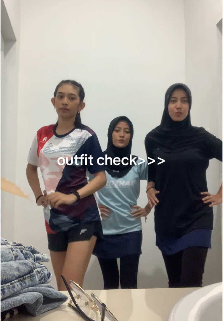 kami sekelompok minal aidzin ya🙏🏻🙂 #badmintongirl 