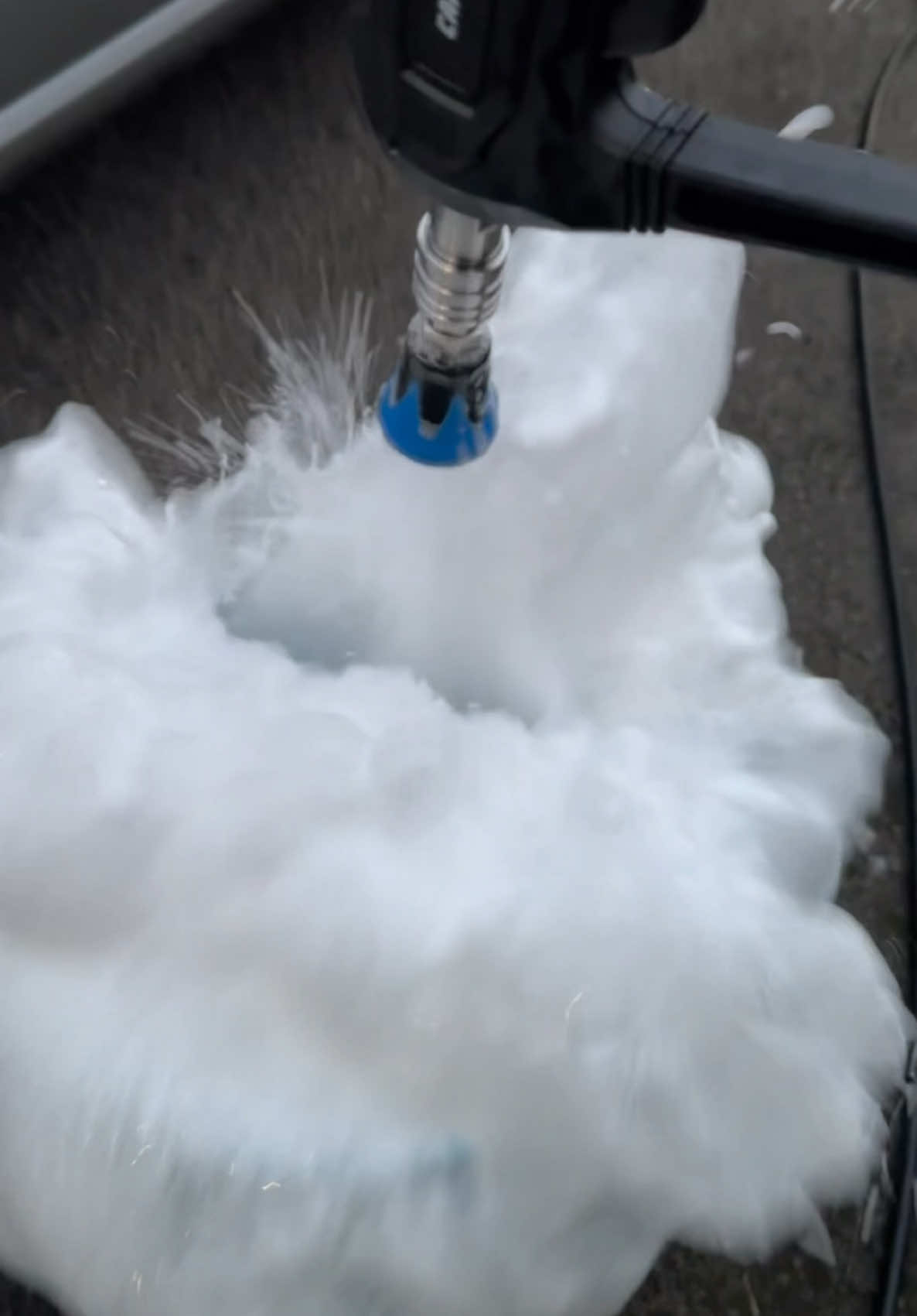 Right chemicals make car washing easy💧🔧💧 #oddlysatisfying #carcare #detailing #carcleaning #detailingproducts #carvaleting  #asmr #satisfying #viral_video #CleanTok #detailtok #cleaningtiktok #autodetailing  #autobritedirect #wheelcleaning #carwash 