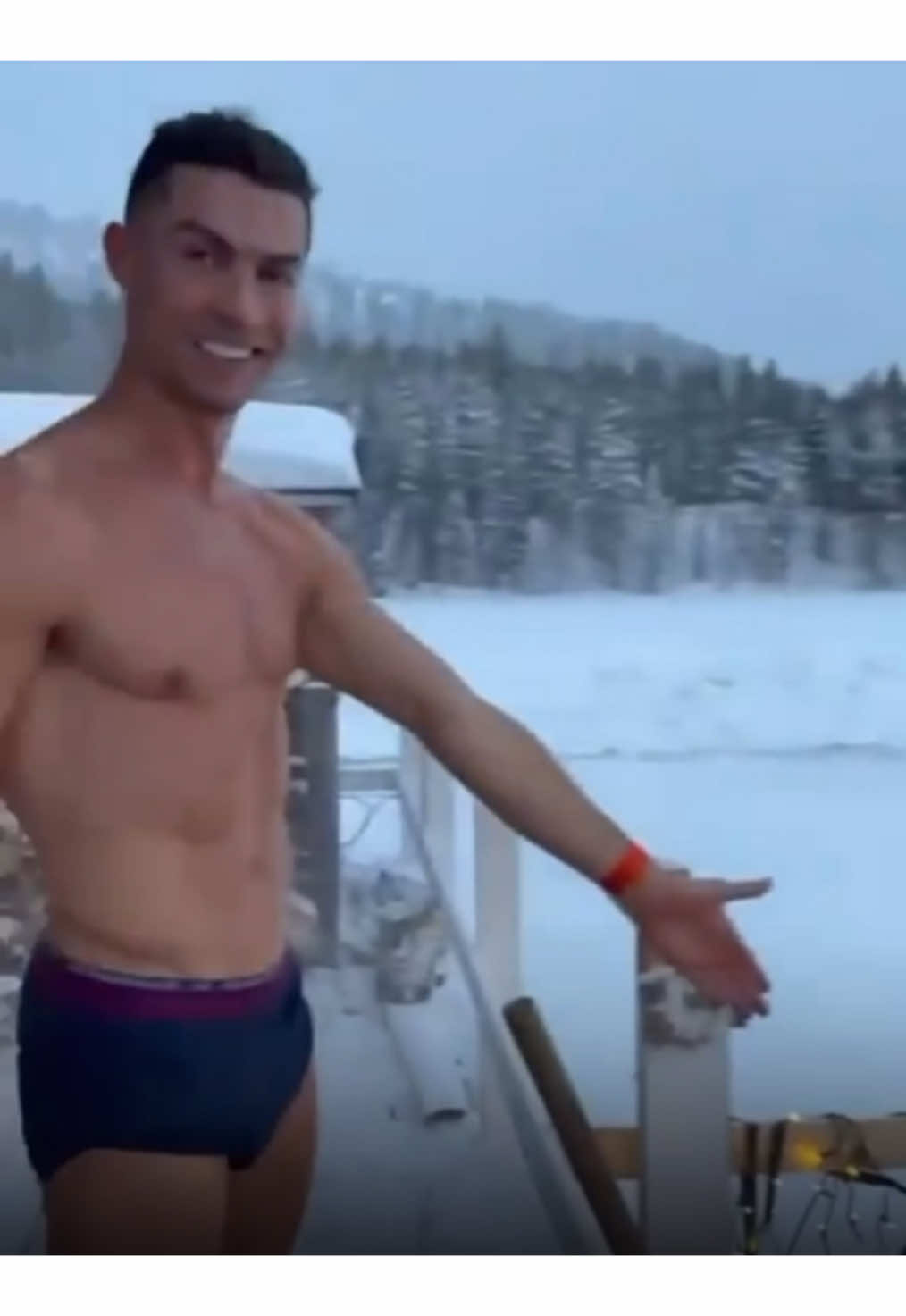 Ronaldo taking a COLD bath🥶❄️ #fyp#viral#cristianoronaldo  