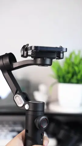 This phone stabilizer can make your shots more stable!#fyp #spotlightfinds #tiktokmademebuyit #tiktokshop #tiktokshopcybermonday #stabilizer 
