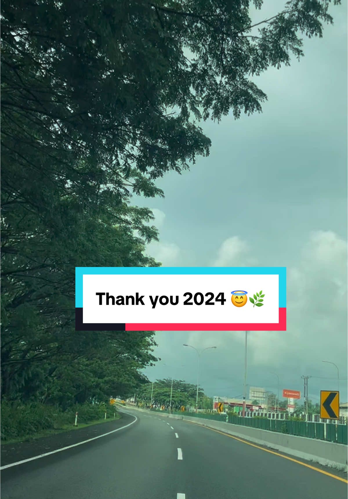 Recap 2024 —> Tetaplah berterimakasih pada tuhan atas segala berkat baik yg terjadi dihidup tahun ini, sekecil apapun itu, hargai dan jangan lupa apresiasi diri kamu yah guys 😇🌱 Apa hal baik yang terjadi di hidup kamu tahun ini ? Komen di kolom komentar yah 😇🌿  #CapCut #recap2024 #dokter #doktertiktok #psikiater #fyp 