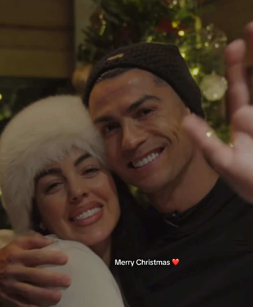 Crisgina wish u happy and healthy holiday🤍 #crisgina#georginarodriguez#cristianoronaldo#christmas#family#Love#couple#holiday#paparazzi#foryou#fy#fyp 