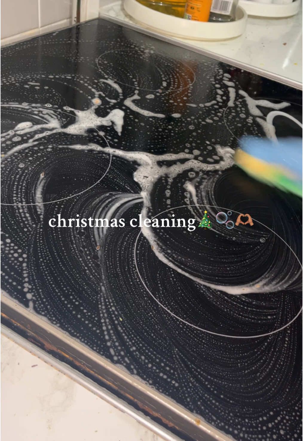 merry christmas to those who celebrate !! love you all endlessly🤍🎄💌 #cleaningwithkaylaa #cleaningmotivation #CleanTok #shadowbanned #speedclean #kitchenclean 