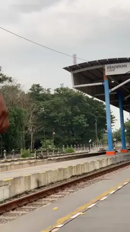 neng tiktok lagu seng lagi viral😁🤣#satpamindonesia #satpamkeren #satpamkai #stasiunkradenan 