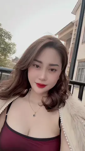 Giữ bản thân khỏi cám dỗ ngoài kia đã đủ mệt rồi, hơi đâu mà giữ người khác 😌#huongem #xh 