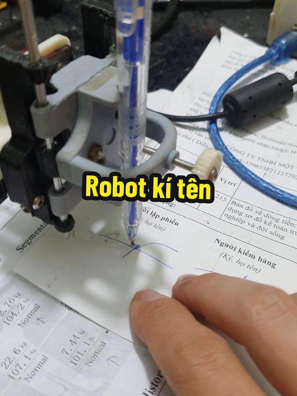 Robot vẽ tranh, viết chữ, kí tên. Axidraw. #sgcworkshop #axidraw #robotvietchu #robotkiten #chuky 