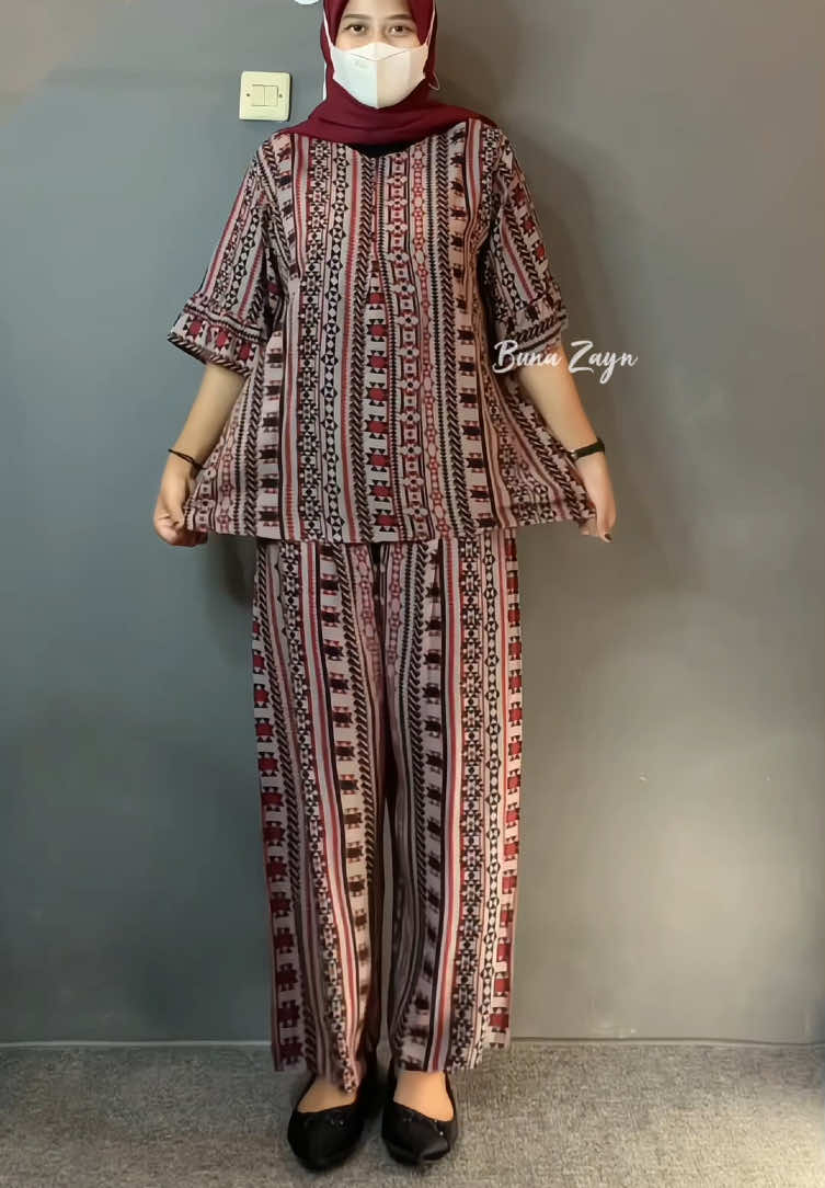 ONE SET MOTIF OLIVIA - Bahan Rayon Premium - Busui Friendly Resleting - Tali Samping dan Saku Celana - Jahitan Rapi dan Kuat - Nyaman dan Adem di Pakai ALL SIZE - Lingkar Dada 110 cm - Panjang Baju 71 cm - Panjang Celana 92 cm - Panjang Lengan 32 cm #fyp #onesetrayon #onesetmurah #onesetrayonpremium #setelanrayon #batik #batikmodern #batikmurah #batiksolo #batikcouple #batikpekalongan #batikindonesia #batikwanita #batikpria #batikkantor #batikkerja #batikjogja #batiksarimbit #WIBGAJIAN #YearEndSale 
