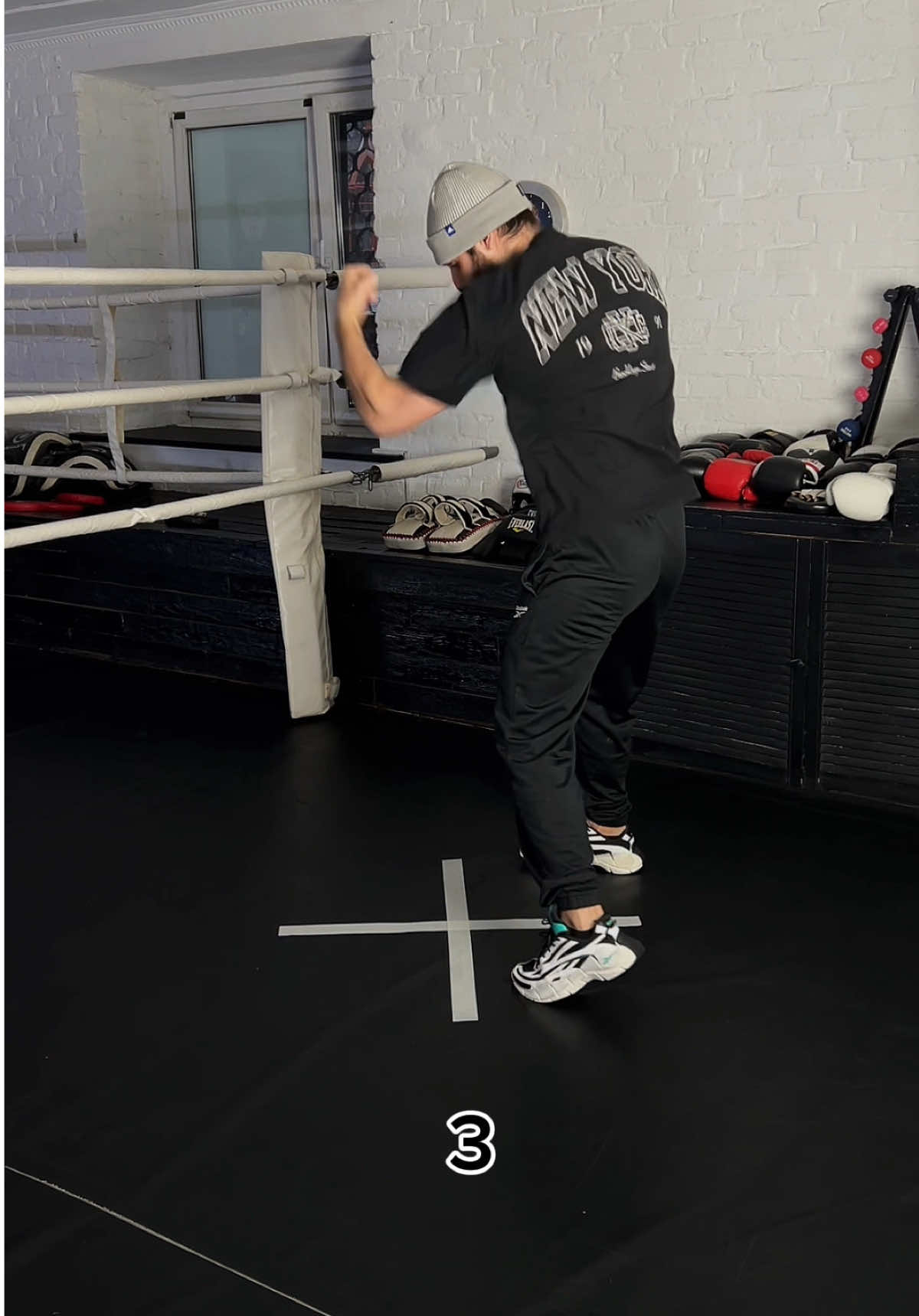 Footwork drills ✔️🥊 #boxingtraining #boxingcoach #boxingtrainer #boxingtips #boxingskills #boxingworkout #boxingmotivation #boxingtechnique #boxingtechniques #boxingteaching #boxingfitness #boxingfans #footwork #footworkdrills #boxingfootwork #recommendations #fyp 