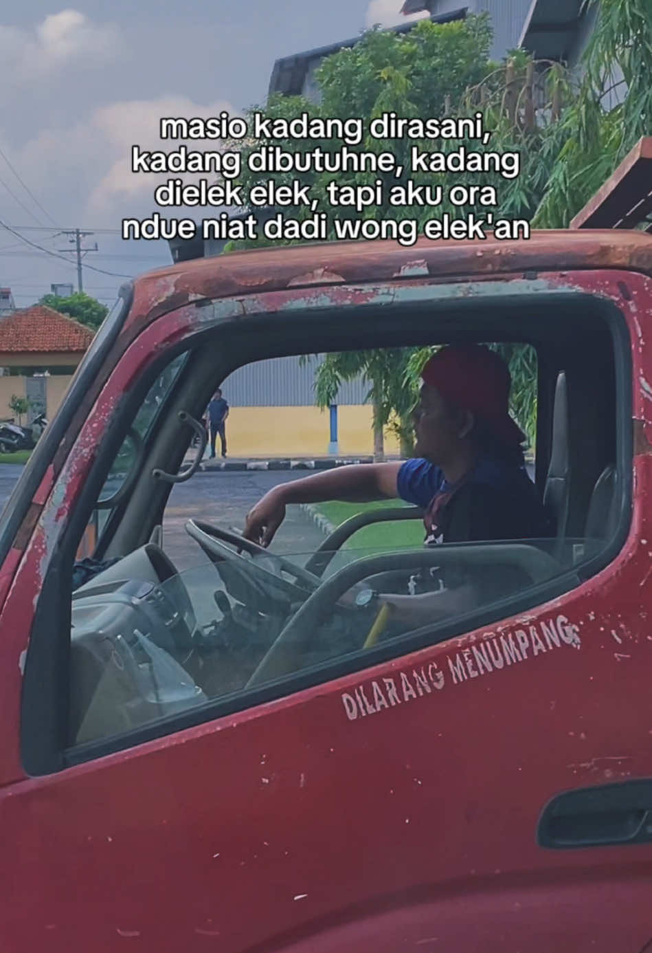 Ora niat dadi #elek 🤟🏻 Alumni kampus biru🐬@Helmy Helmut  . . . #alldric #aktorngaspal #aspalbalap #fypシ゚viral #fypage #katakatastory #katakatajawa #jowostory #berandafyp #kuli #niatbaik #wongjowo #wongliongertiopo 