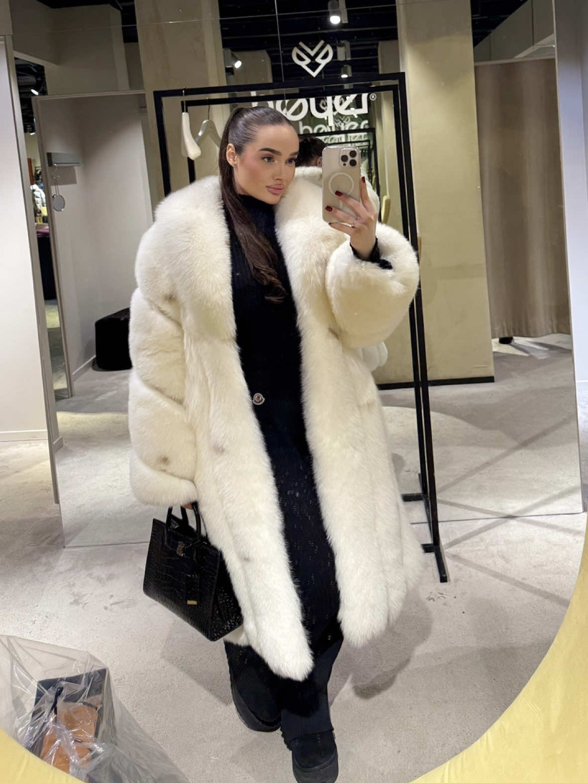 Not to brag, but we really do have the best costumer service & the best furs you will ever have in your wardrobe 😍🤍 | #winterfashion #haul #clotheshaul #tryonhaul #furcoatoutfit #outfitideas #winterstyle #wishlist #winterwardrobe #wintercoat #winterjacket #coatseason #autumnstyle #autumnfashion #halloween #wardrobeessential #fall #turcoat #instyle #richgirlaesthetic #glamour #fyp #fordig #foryoupage #CapCut 