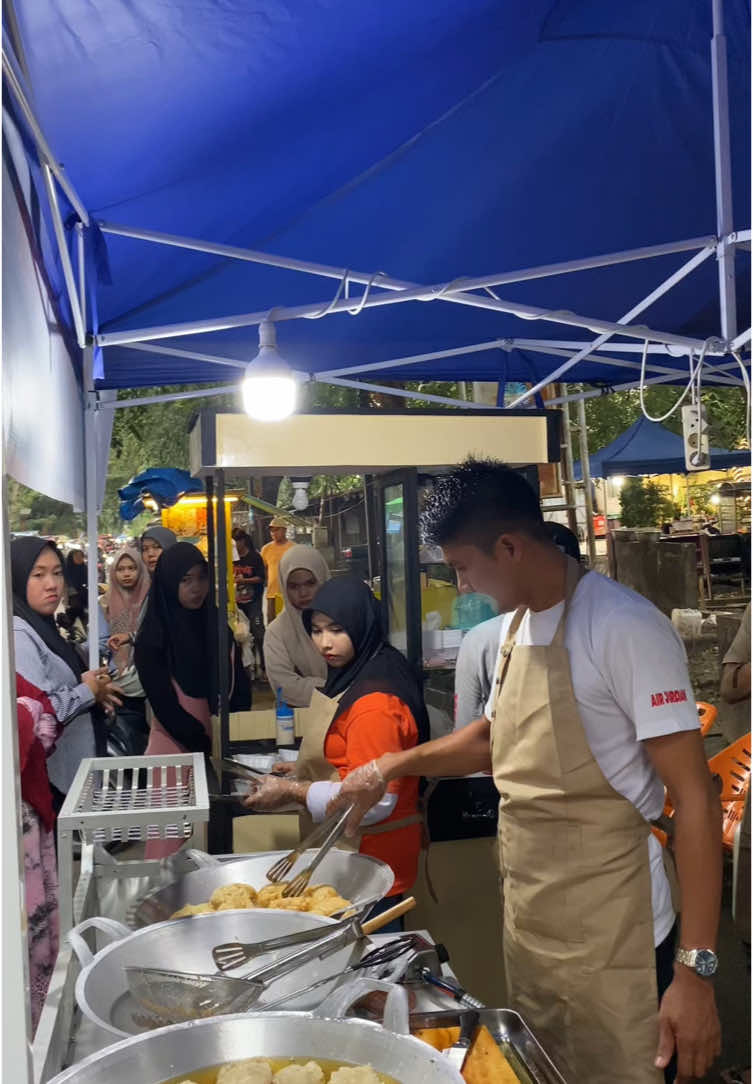 ADA YANG BARU LAGI NIH DI LANGSA!!! Bakso goreng mekar pertama yang harganya cuma 5ribu aja. Baksonya enak, gurih, dan empuk. Wajib kalian ramaikan!!! 🤤#bakso #baksoviral #baksopedas #baksoenak #baksomekar #baksogajah #bagoja #baksogoreng #baksogorengmekar #jajanantiktok #jajananlangsa #kotalangsa #jajananviral #jajan #kulinertiktok #kulinerindonesia #kulinerviral #kulinerlangsa #kulinernusantara #makan #makananviral #makanan #makanantiktok #makananlangsa #kotalangsa #aceh #fyp #fypage #fyppppppppppppppppppppppp #fypppppppppppppp #fyppp #fypdongggggggg #fy #fypシ゚ #yakinfyp #foryoupage #foryou #foryourpage #fypngakni #food #Foodie #foodreview #viral #virall #creatorsearchinsights #tiktokcreatorsearchinsightsincentive 