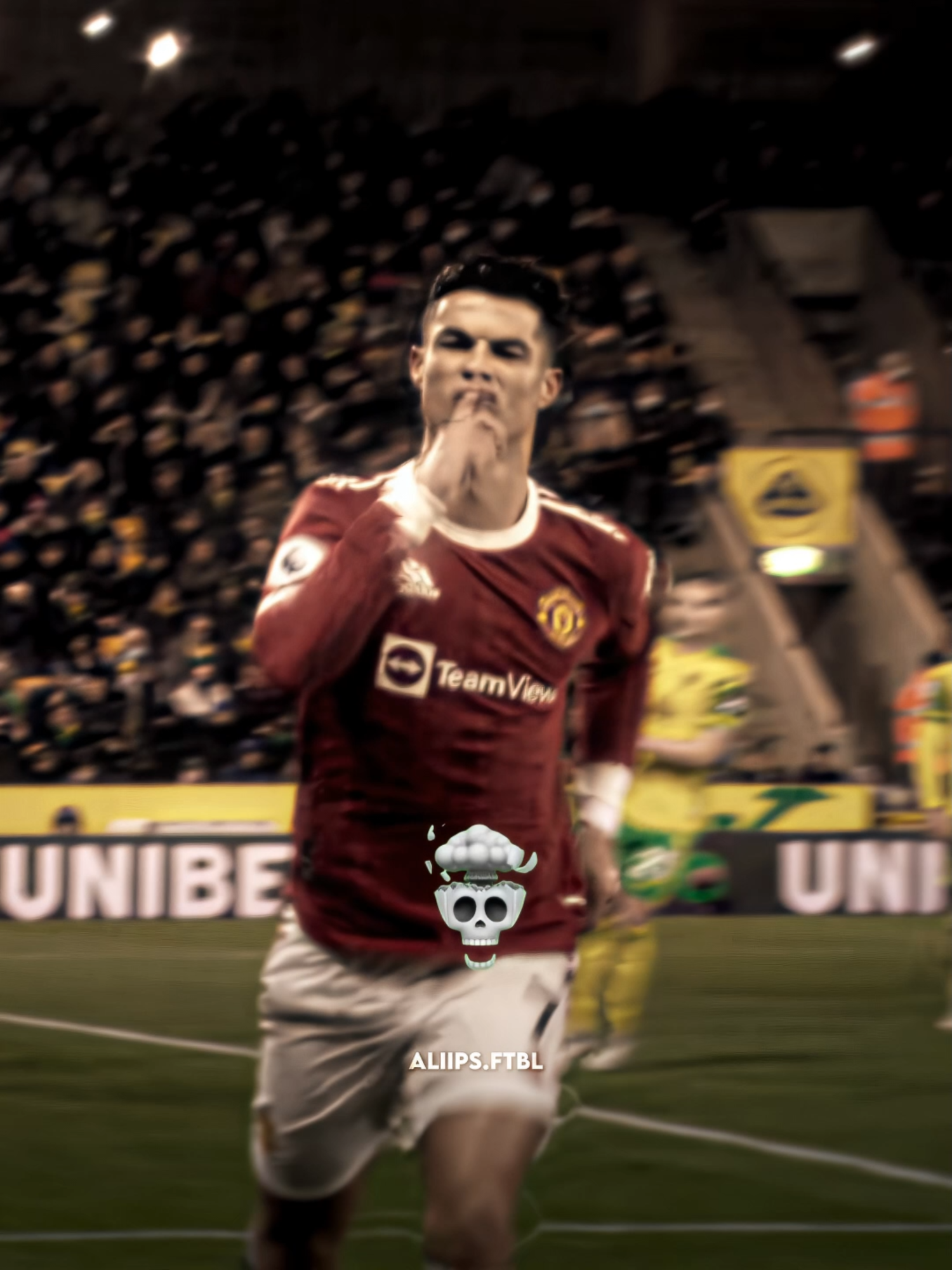 Ronaldo shushes him 🥶☠️ // #foryoupage #ronaldo #football #fyp #manchesterunited