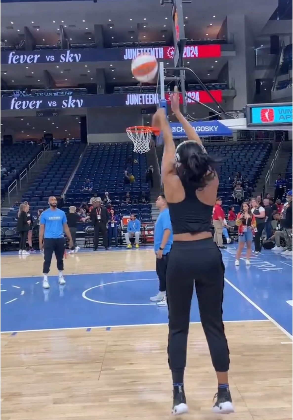 #angelreese #angelreeseedit #angelreese10 #courtside #foryou #fypシ゚viral #explorepage✨ #foryoupage #fypシ #virals #fyp #explore #WNBA #wnbadraft #basketball 