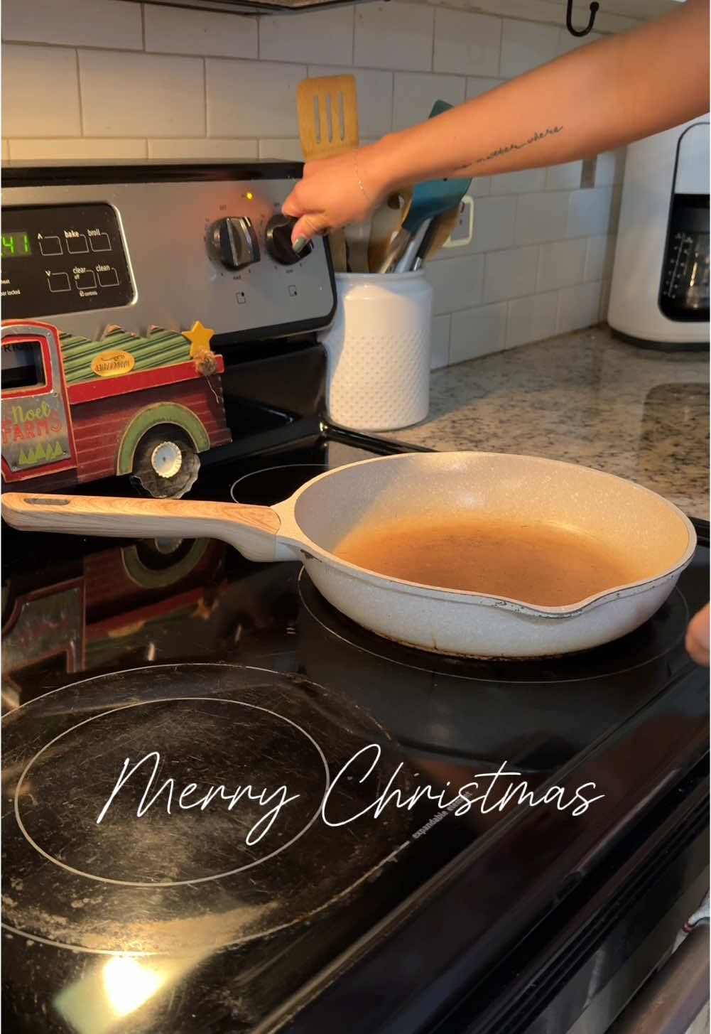 Merry Christmas! 🎄 #merrychristmas #breakfast #cookwithme #casserole #fyp 