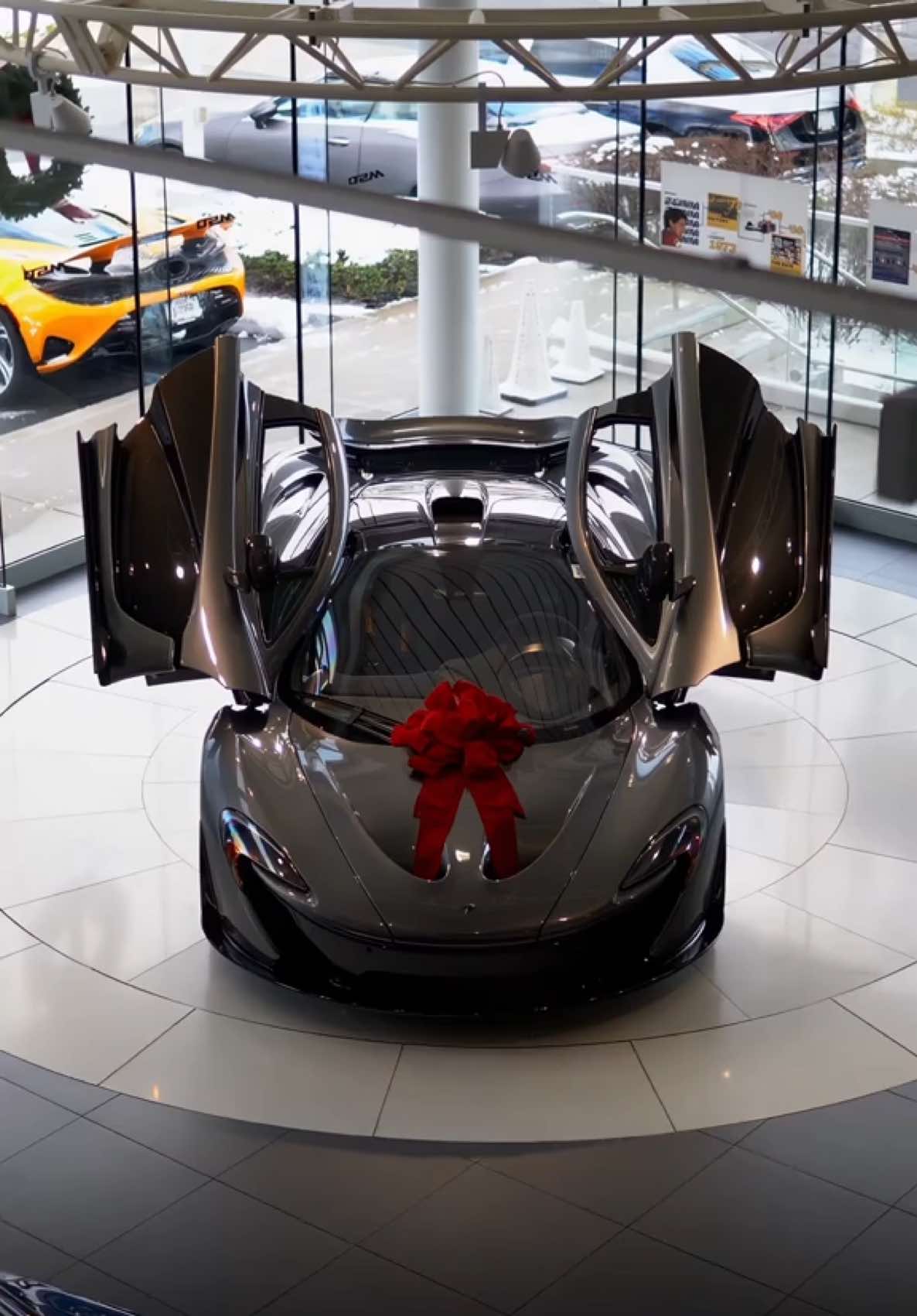 Merry Christmas🎄✝️  #mclaren #mclarenp1 #p1 #supercar #hypercar #carclub #carlovers #carsoftiktok #videography #sonyalpha #sigma #foryou #viraltiktok @McLaren @McLarenauto 