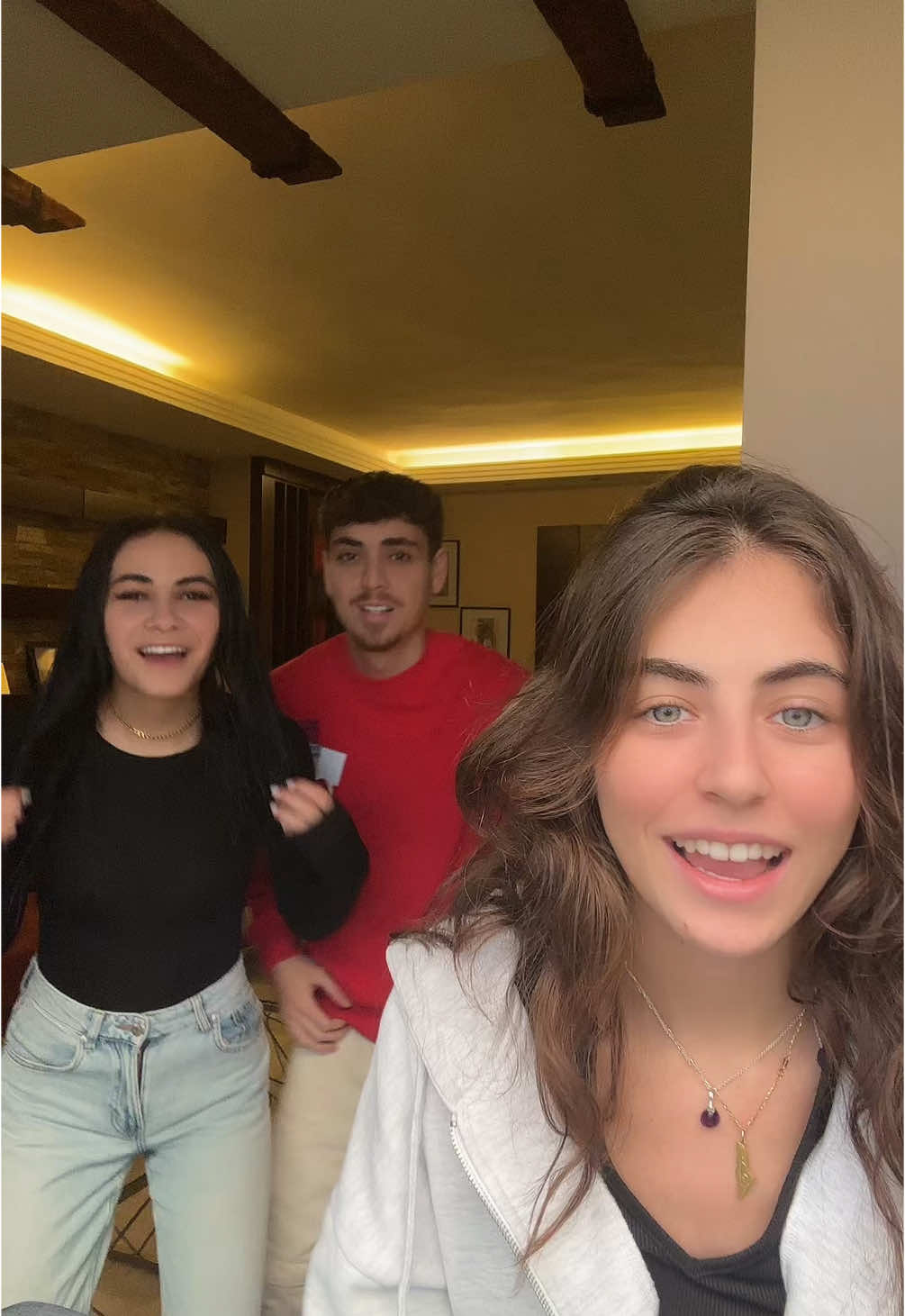 الترند بس متاخر شوي😂❤️🥰 @hassan naffaa @sasha #arab #fyp #explore #lebanon #السعودية #الامارات #لبنان #مصر #اكسبلور #tiktokviral #trend #tiktok #lalala 