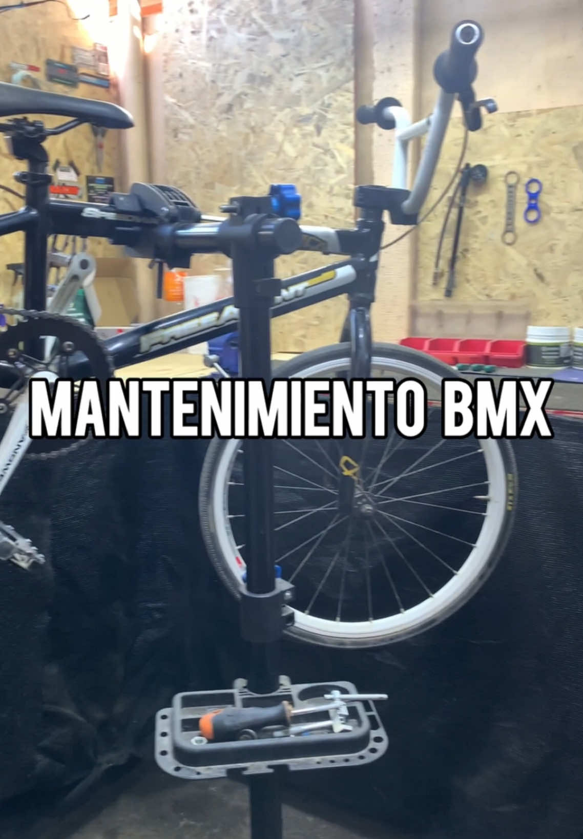 Mantenimiento navideño a esta BMX 🎄 . . . #sanbernardochile #mtbchile #mecanicamtb #chilemtb #ciclismo 