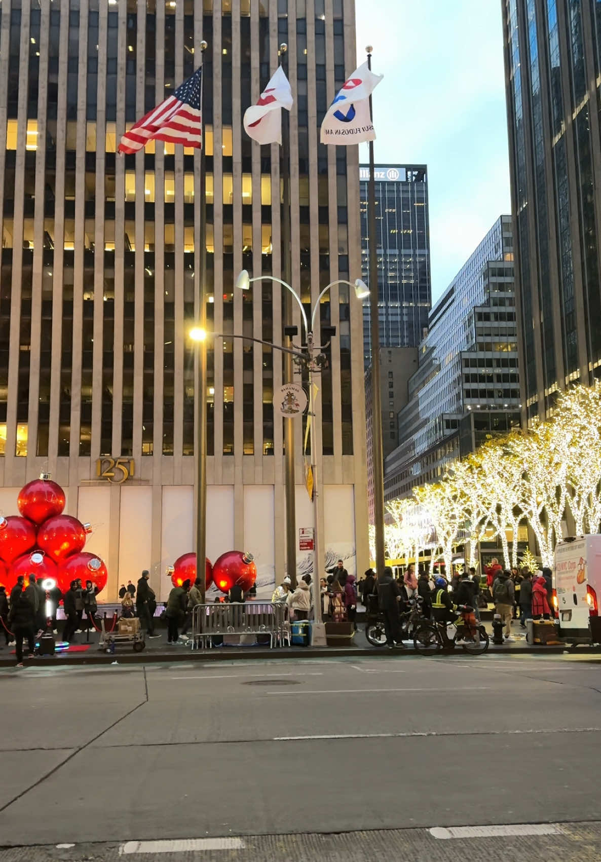 New York City Christmas Walk 🎄 🏙️🗽🇺🇸 #newyork #newyorkcity #nyc #usa #travel #shorts