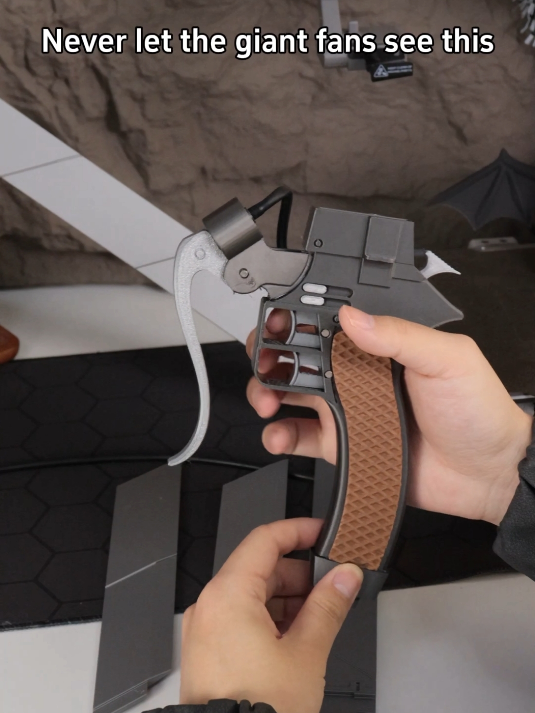 Never let this giant fans see this #fyp #AttackOnTitan #knife #3dprint #design