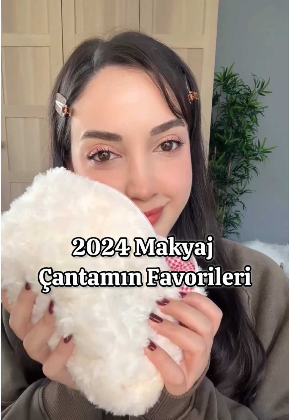 2024 yılında favorim olup, yeni yılda da benimle olacak ürünler❣️ (markalar göründüğü için*reklam. Videoda iş birliği ya da sponsor bulunmamakta.) #holikaholika aloe vera özlü güneş kremi #drkorea güneş kremi #wiwify nemlendirici krem #tfit pink primer #nyxbarewithme kapatıcı 02 #notecosmetics bb concealer 02 #lancome serum kapatıcı 02 #loreal serum kapatıcı 1.5N #tfit cover up pro kapatıcı 03 #lorealtruematch serum tint fondöten very light #esteelauderdoublewear fondöten 2N1 #skinsensual bb krem #3wclinic bb krem #creamco likit allık 502 504 #flormarbakedblushon allık 40  #missha likit aydınlatıcı #rarebeauty toz aydınlatıcı #hudabeauty transparan pudra  #sephoracollection far paleti  #maybelline firework maskara #loreal panorama maskara #alixavien dudak kalemi 53 #mac dudak kalemi spice #hudabeauty dudak kalemi muted pink #kiko lipbalm 08 #clinique black honey  #alixavien siyah ve kahve göz kalemi #alixvien makyaj sabitleme spreyi