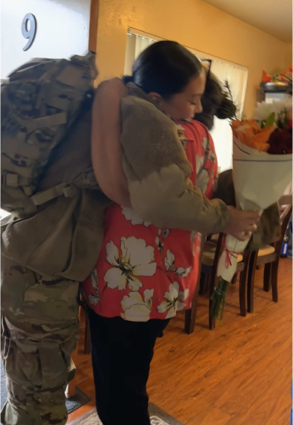 Surprising my family 🫶🏻🪖❤️#fortjackson #army #vbl #militarytiktok #militarycominghome #hoorahhh🇺🇲🦅 #armybts #armylife #family #reunited #militaryfamily #LAX #southcarolina #armytok #basictraining #suprising #christmas #fortjacksonbasictraining2024 #fortjacksonsouthcarolina 