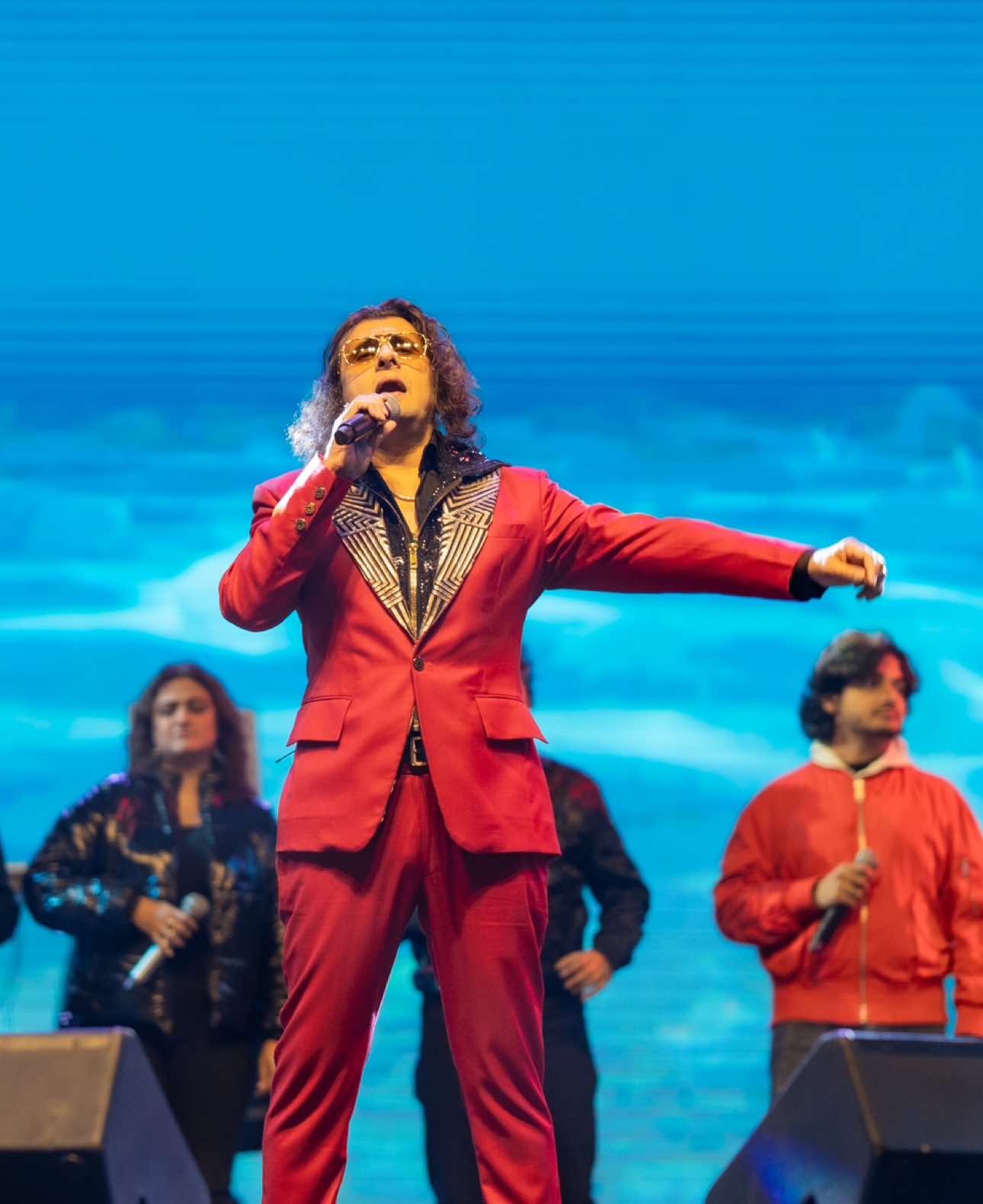 Sonu Nigam with Nepal's national flag during his concert at Kathmandu. ❤️🇳🇵 #sonunigam #nepal #livemusic #liveconcert #surajdhami #surajphotography58 #sonunigamnepal 