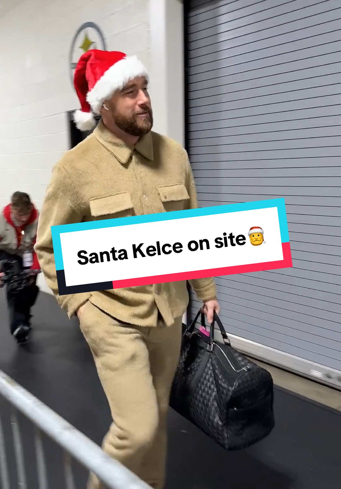 Merry Christmas from Trav 🎅 #chiefs #nfl #nflgameday #traviskelce 