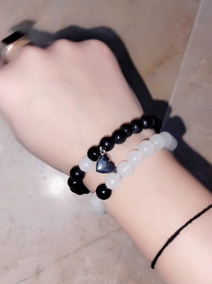 heart beaded bracelets  #tiktokawards #tiktokmusic #CapCut #💚💚💚 #duet #fyp #viral #viralvideo #foryoupage #foryou #goviralvideo #smallbusinessowner #supporteachother #funny #beadedbracelets 