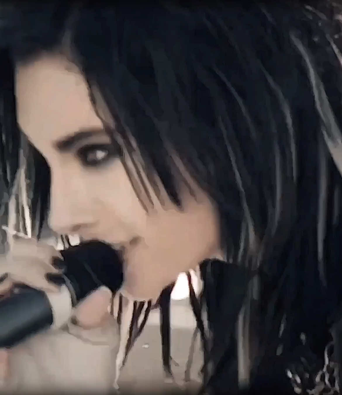 y cant u get it up.. ;-; #tokiohotel #billkaulitz #billkaulitzedit #billkaulitztokiohotel #2000s #fyp #foryoupage 