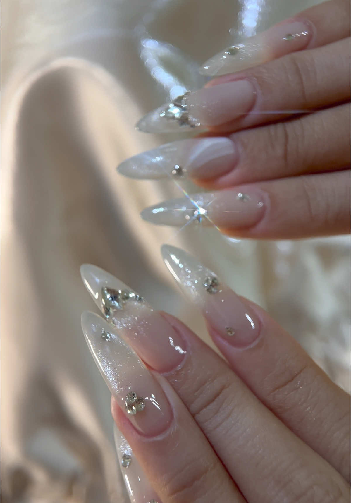 Khoe chiếc clip đầu tiên sốp quay được bling bling cỡ này với cam thường 🥲#CapCut #nails #xh #nailđẹp #matmeo #viral #viral #tiktok #nailcodau #matmeokimcuong #nailboxthietkemongup #fyp #nail #nail2025 #fyp