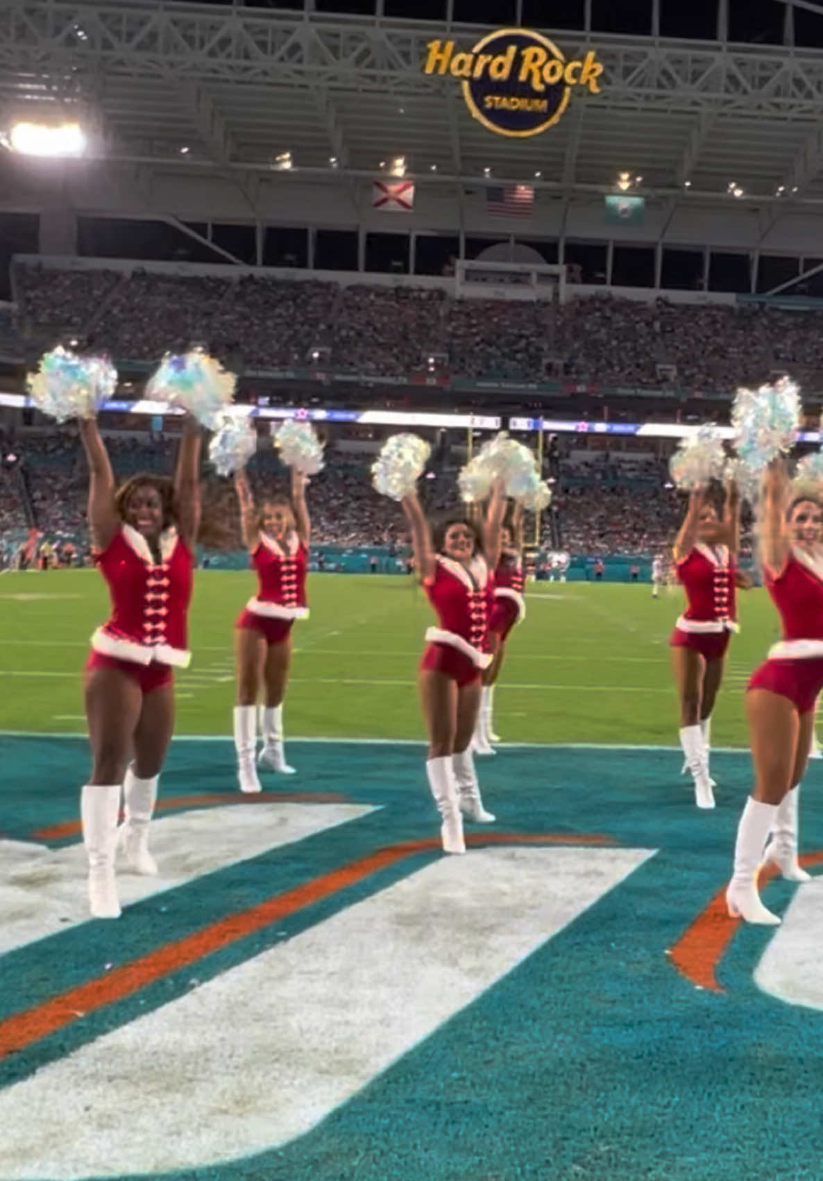 Merry Christmas Everyone🎄  Hope everyone has a happy and healthy holiday!  #FinsUp #GameDay  #miami #dolphins #nfl #football #sunday #nflcheerleaders #nflcheer  #miamidolphins #miamidolphins #nfl #football #florida #cheer #cheerleader #nflcheerleaders #miamidolphinscheerleaders #brunette #nflsunday #cheerleaders #christmas #hanukkah #holidays #dance #santa 