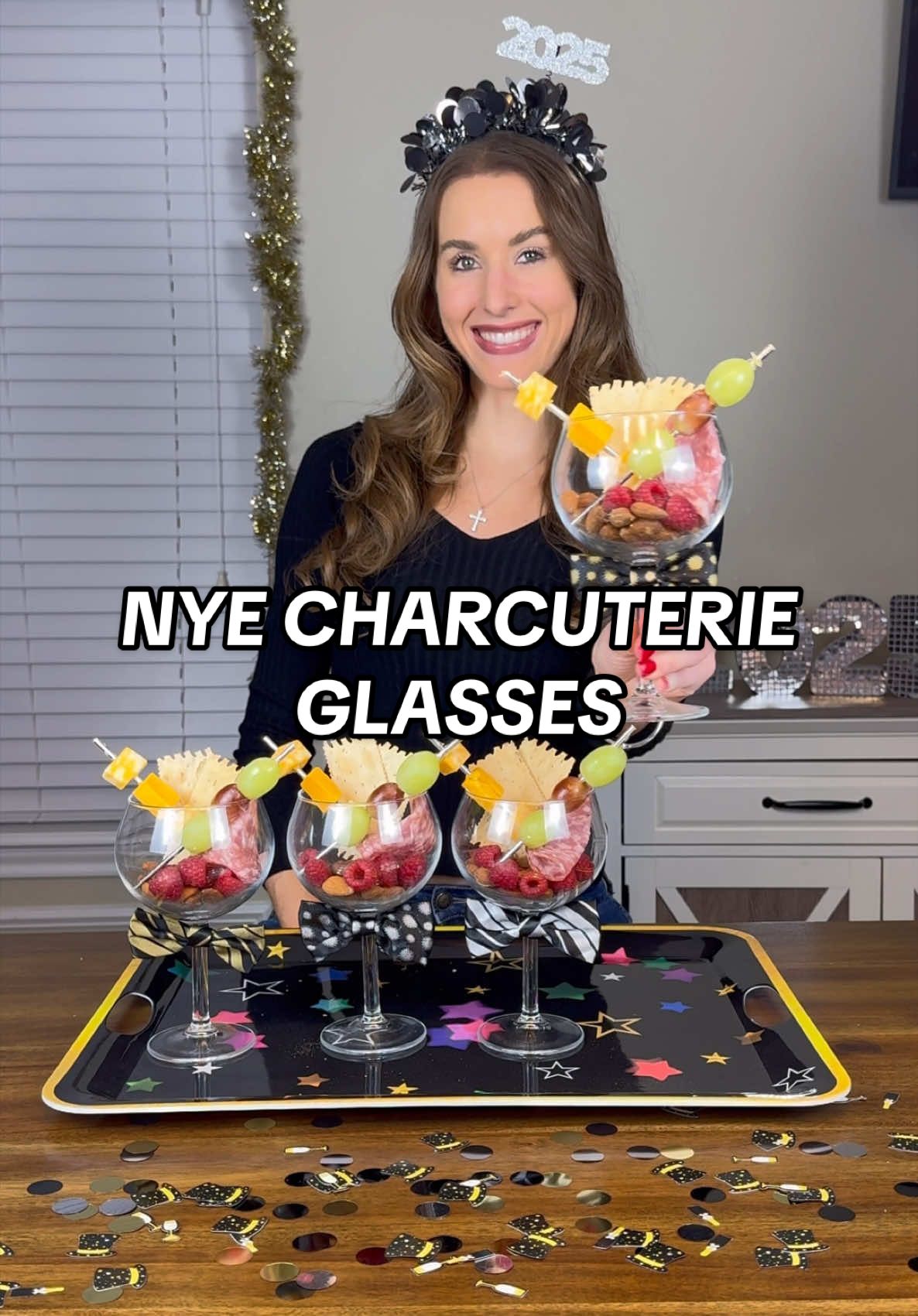 NYE CHARCUTERIE GLASSES 🍷🧀🍇 Your own cheese board in the palm of your hand!  INGREDIENTS: -Almonds -Crackers -Raspberries  -Grapes  -Cubed cheese -Salami #charcuterie #charcuteriecups #diycharcuterie #newyearseve #newyear #newyears #newyearsideas #newyearsparty #newyearsdrinks #newyearseveparty #newyearseveideas #newyearsevedrinks #newyears2025 #2025 