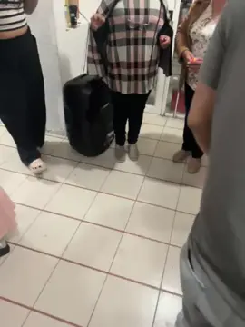 La tía queriendo cantar villancicos y TRAKAS..... #merrychristmas  #trakashdsptm @Luis R Conriquez 