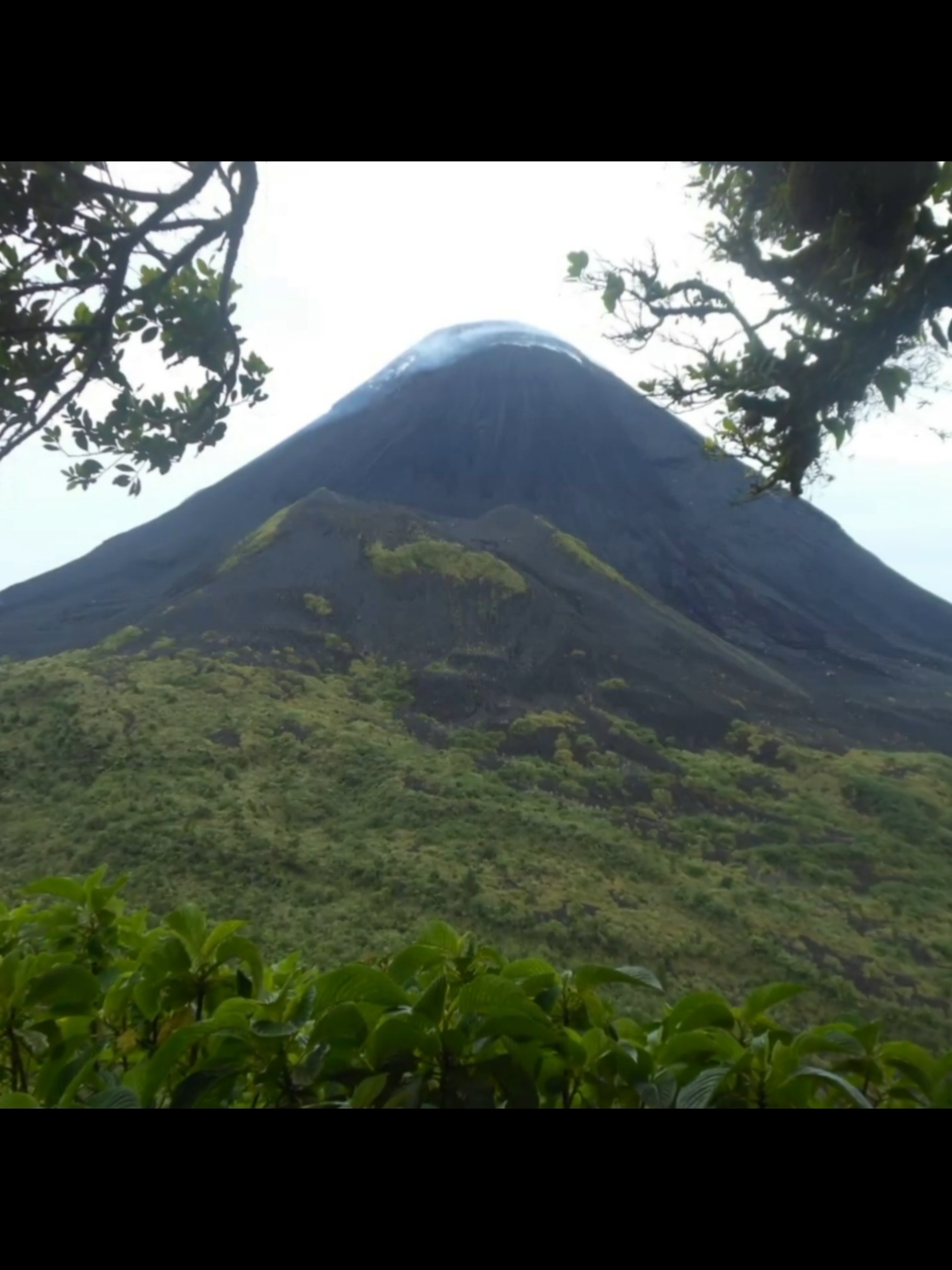 Gunung Soputan Berstatus Level II ( Waspada ) #volcano #vulkanologi #volcanoeruption #gunungsoputan #minahasa #sulawesiutara #TikTokAwardsID #virall #bestvideo #foryourpage #sorotan #shortvideo #viralvideo #fypviralシ #fypviraltiktok #PVMBG #gunungindonesia #gunungsulawesiutara #pulausulawesi