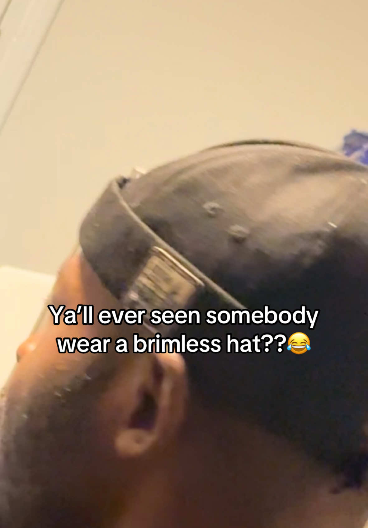 Never in my life have i seen something like this😂 #christmas #brim #funny #fypシ゚viral #comedyvideo #fashion #hat 