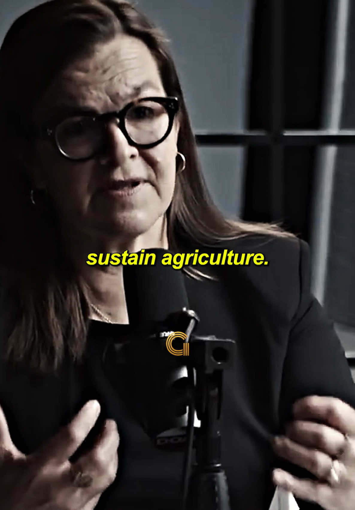 “Where shall I go…” 🤯 - Watch the full podcast with Annie Jacobsen in The Diary of a CEO hosted by @Steven Bartlett - #LifeAdvice #nuclear #anniejacobsen #thediaryofaceo #stevenbartlett 