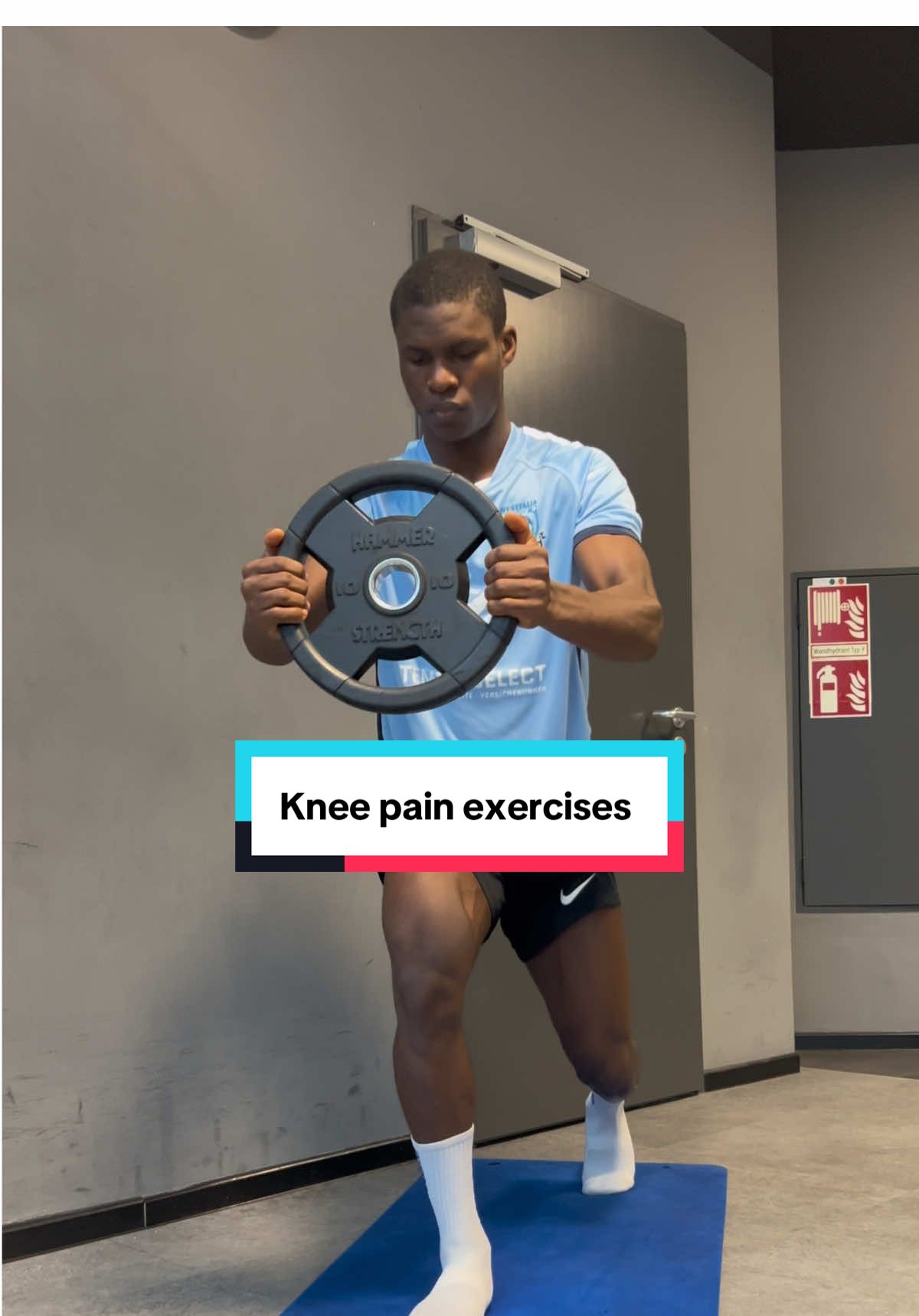 JUST DO IT⚽️ #kneepain #mobility #workouttips #strengthtraining #footballtiktok #knee #injuryprevention #goviral 