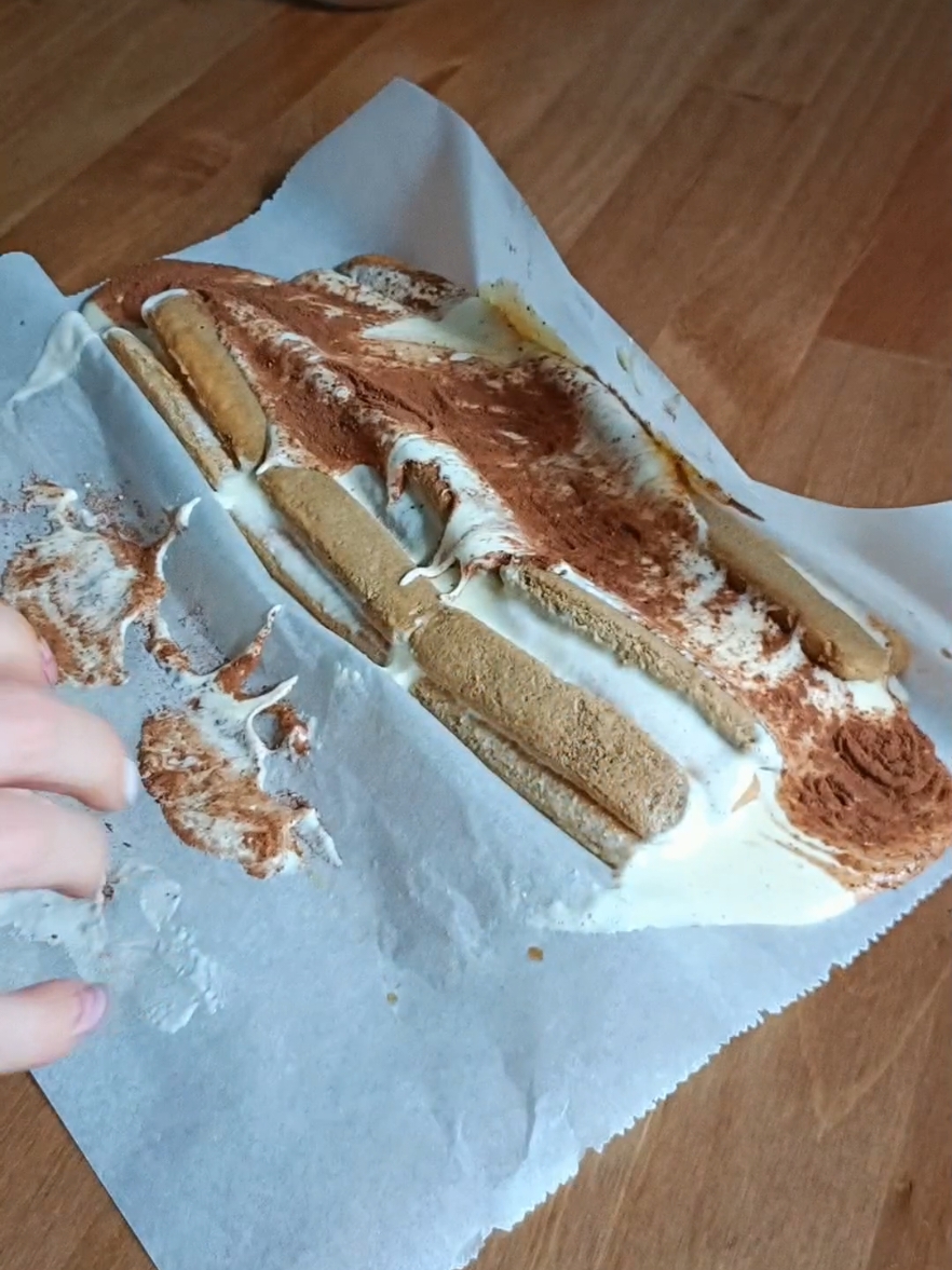 Le principal c'est que c'était très bon 😂 #pov#buche#tiramisu#humour#fail#funny#funnyvideo 