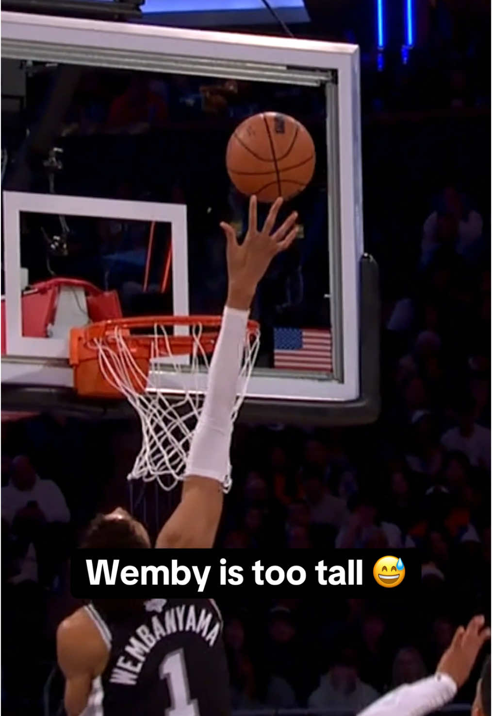 This goaltend from Victor Wembanyama on Jalen Brunson 😅 #NBA #wembanyama #basketball #dunk #knicks 