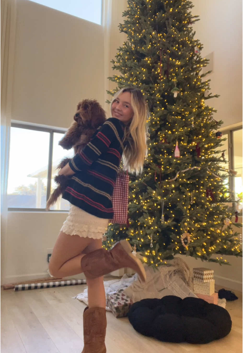 merry christmas from poppy and i ❣️🌲🐆❄️ #fyp #style #fitspo #OOTD #doggo #merrychristmas #winterfits 