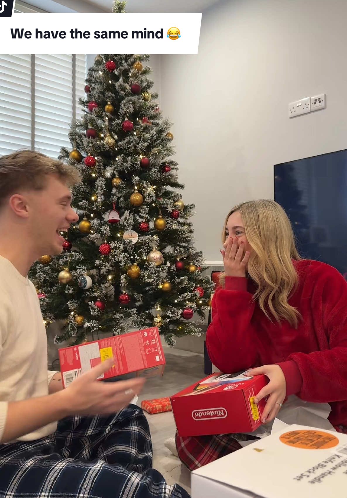 The moment we realised 😂 #fyp #foryou #viral #chloandmatt #viralvideo #christmas #girlfriend #boyfriend #couple @MjcMatthew 