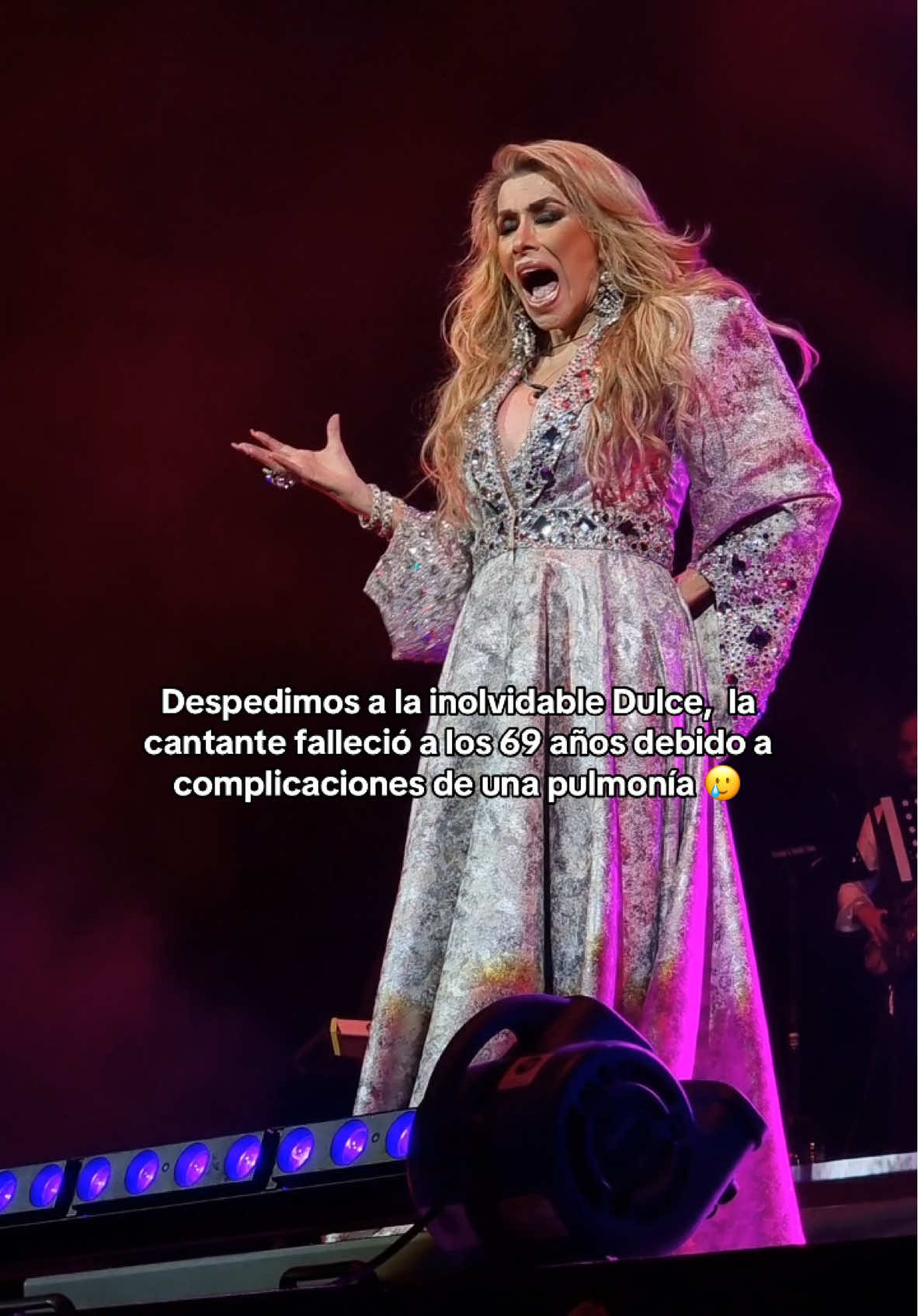 Dulce la cantante falleció a los 69 años debido a complicaciones de una pulmonía. Su legado musical vivirá por siempre. Descanse en paz.🥲🕊️ CC: @andreusilva.09 #dulce #dulcelacantante #dulcecantante #dulcelacantanteclub #dulcelacantantetumuñeca #eresunlobo #descansaenpaz #descanseenpaz #leyendamusical #cantantemexicana #cantante 