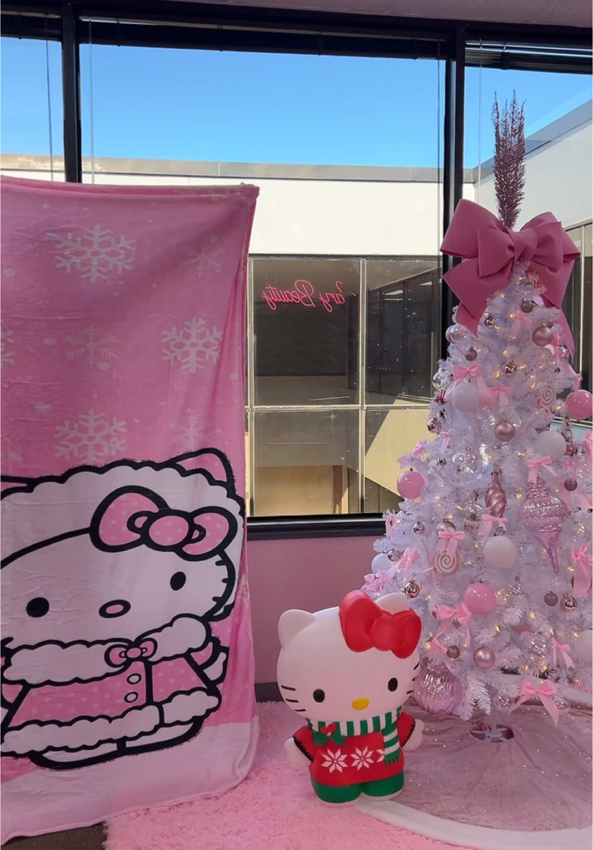 HOW CUTE IS SHEEEEE🥹🎀❄️ #hellokitty #fyp 