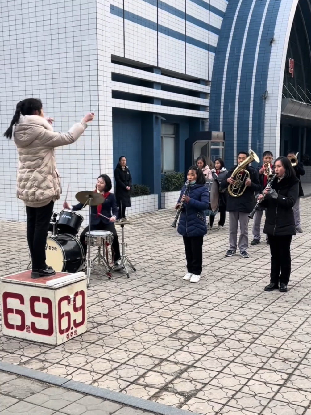 #kimilsung university students orchestra is training outside for audiences this time #dprk #NorthKorea 