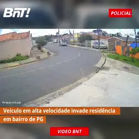 📣🚨 Veículo perdeu o controle da direção e colidiu contra uma residência na localização do bairro Boa Vista em Ponta Grossa / PR. Um dos cachorros morreu. Saiba mais em  www.bntonline.com.br #noticia #policial #pontagrossa #acidente #video #carro #cachorro 