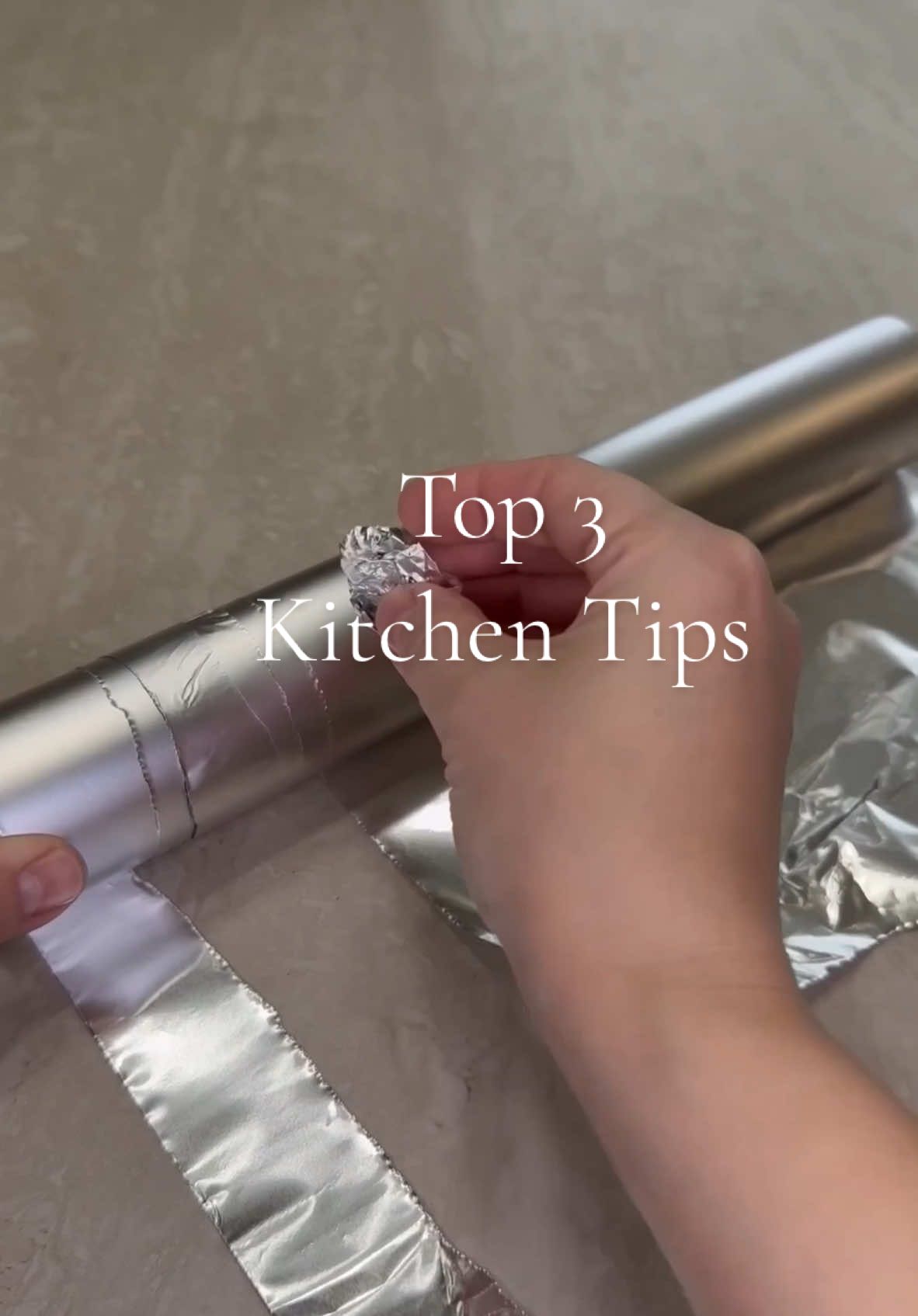 Kitchen hacks #kitchen #foil #hack #tips #viralvideo #tutorial #savemoney 